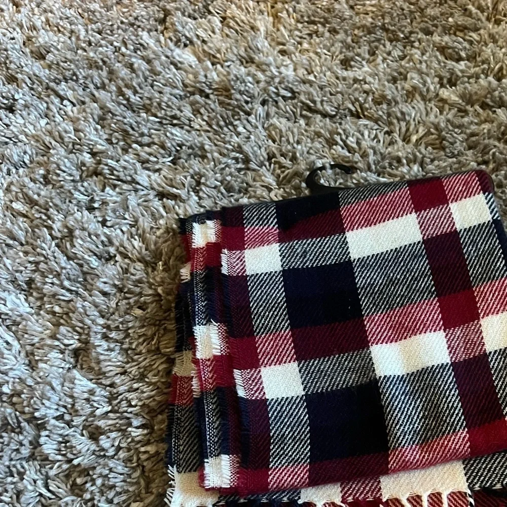 NWT goodfellow red white and black checkered scarf‎